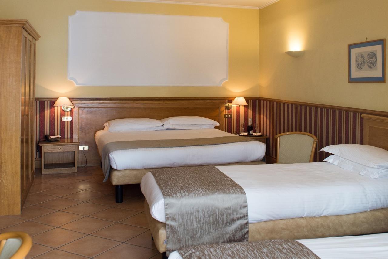 Hotel Leopardi Naples Exterior photo