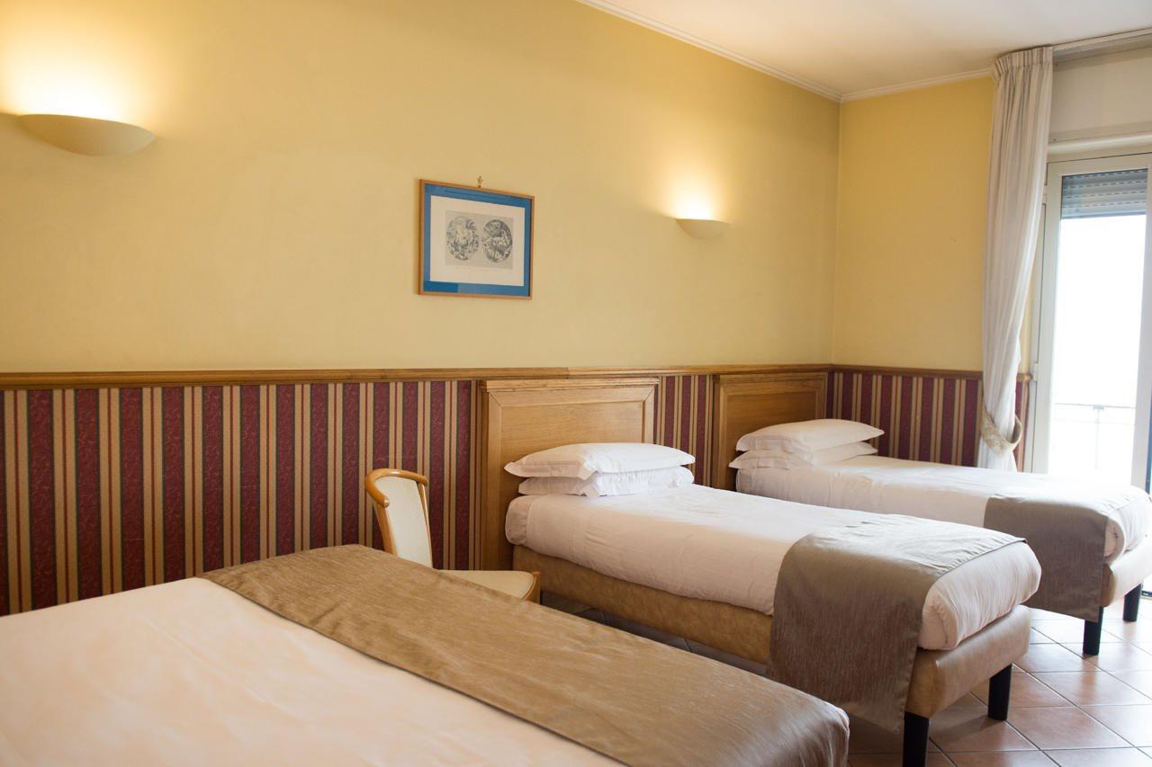 Hotel Leopardi Naples Exterior photo
