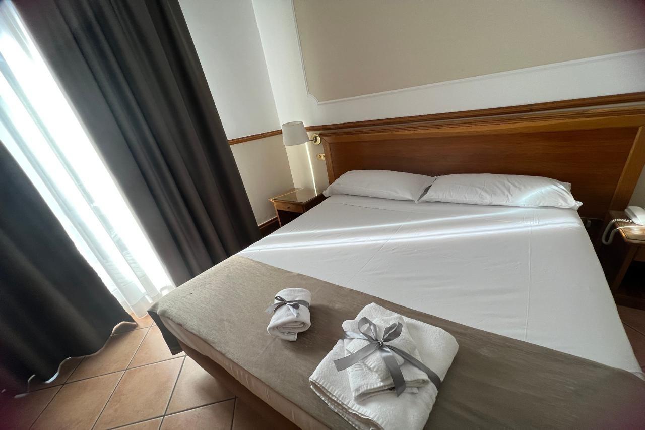 Hotel Leopardi Naples Exterior photo