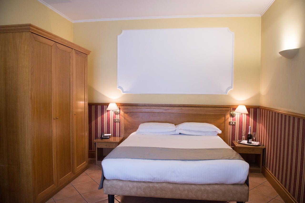 Hotel Leopardi Naples Exterior photo