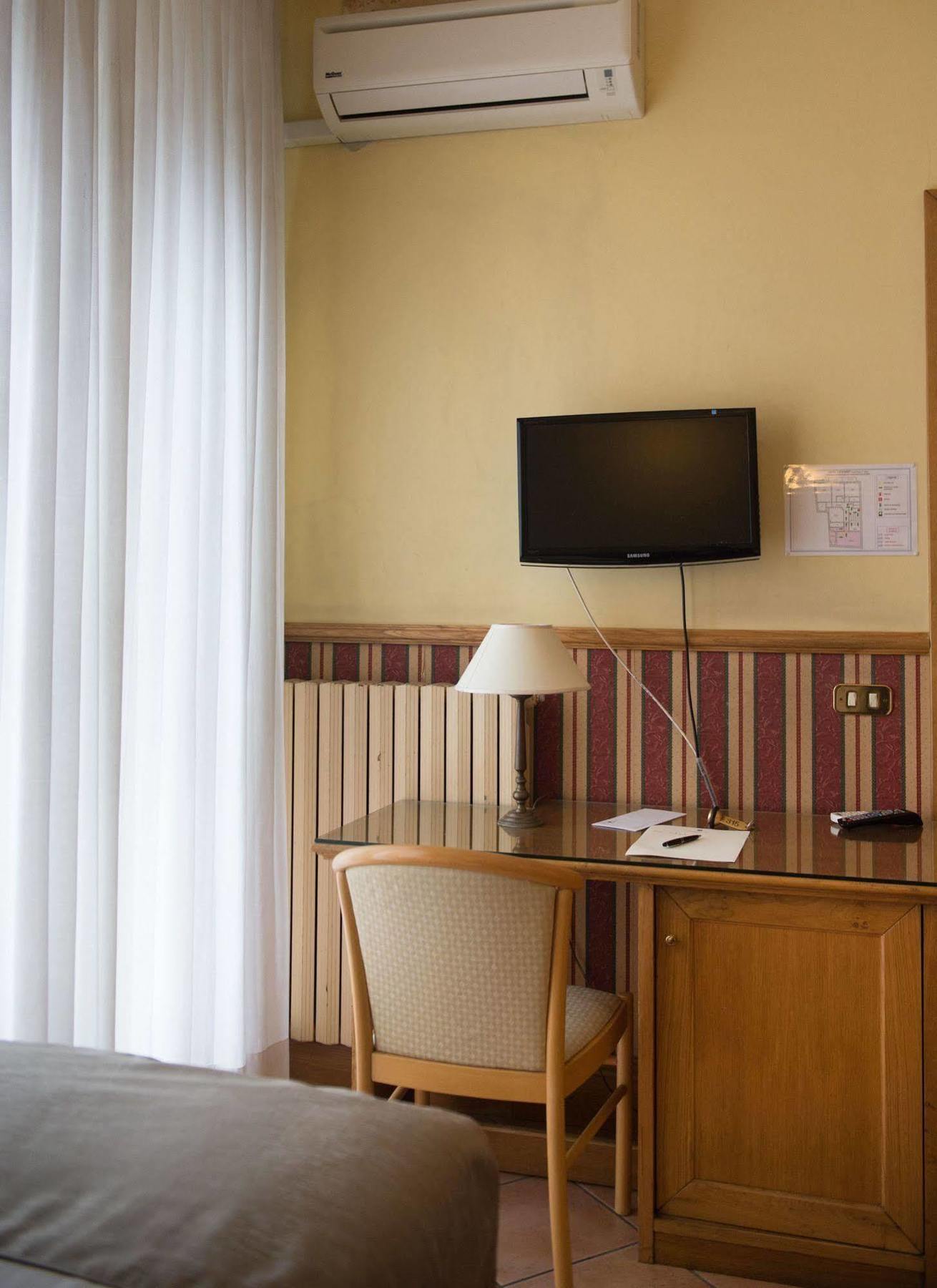 Hotel Leopardi Naples Exterior photo